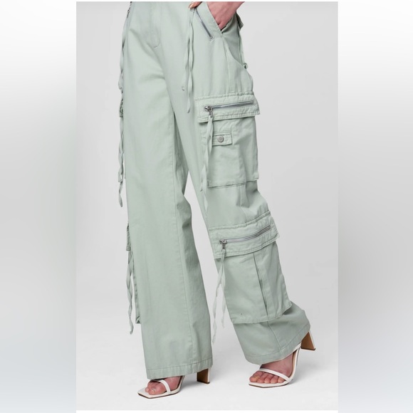 Blank NYC Zen Time Linen Cargo Pocket
Pant - Picture 1 of 7